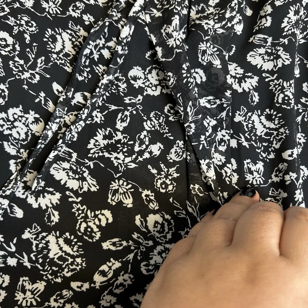 HALOGEN, Plus 3X, Black White‎ Flutter Sleeve Split Neck Top Floral Blouse, NWT - Picture 9 of 14